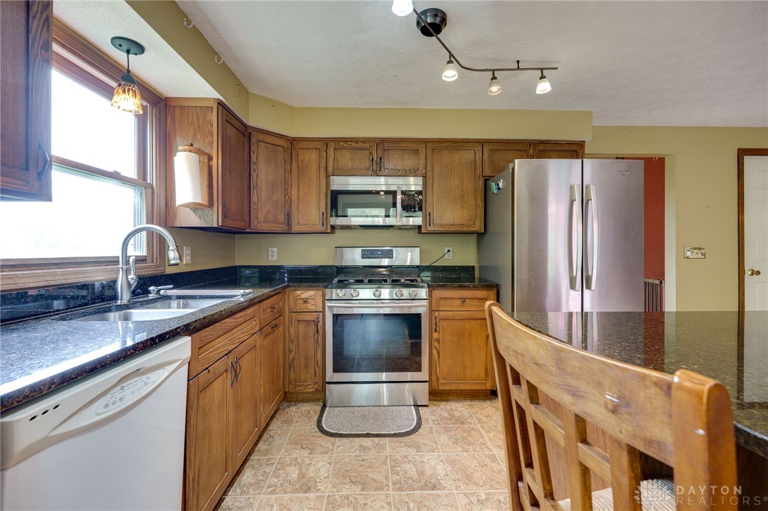 2600 Wildflower Drive, Springfield, Ohio image 25