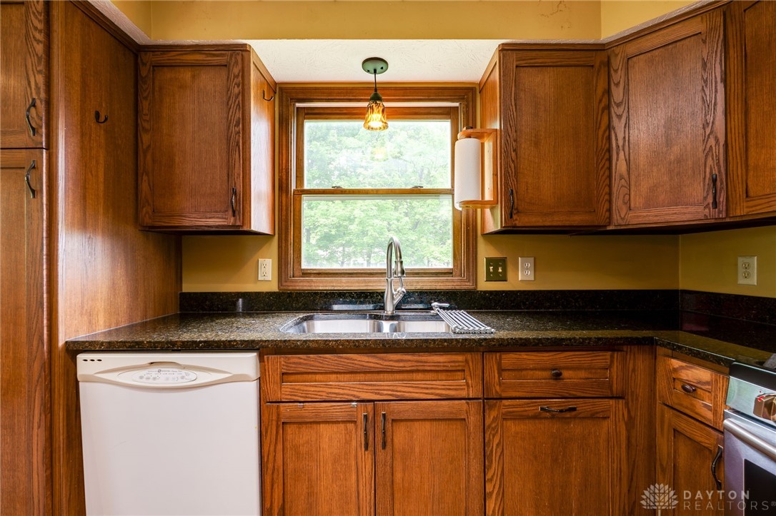 2600 Wildflower Drive, Springfield, Ohio image 23
