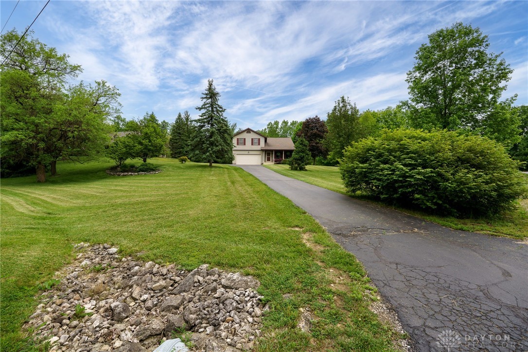 2600 Wildflower Drive, Springfield, Ohio image 2