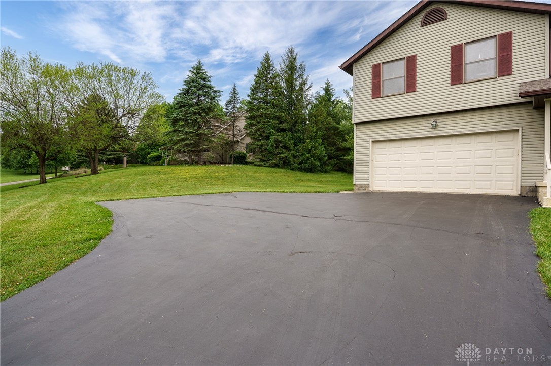 2600 Wildflower Drive, Springfield, Ohio image 4