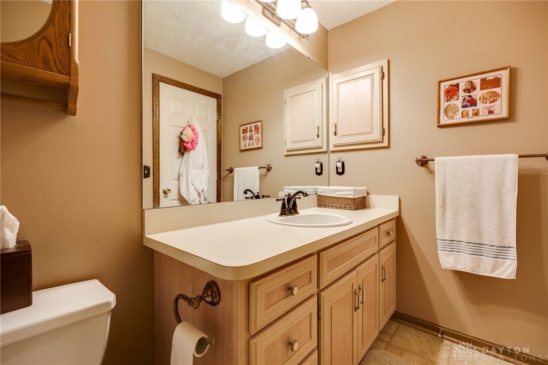 2600 Wildflower Drive, Springfield, Ohio image 37