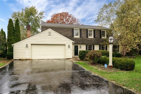 Photo of 811 W Spring Valley Pike, Dayton, OH 45458 (MLS # 946847)