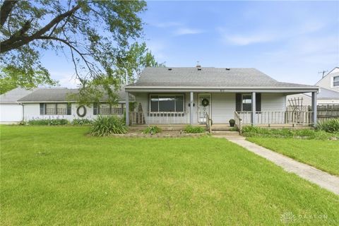 Photo of 1290 Main Street, Hamilton, OH 45013 (MLS # 958631)