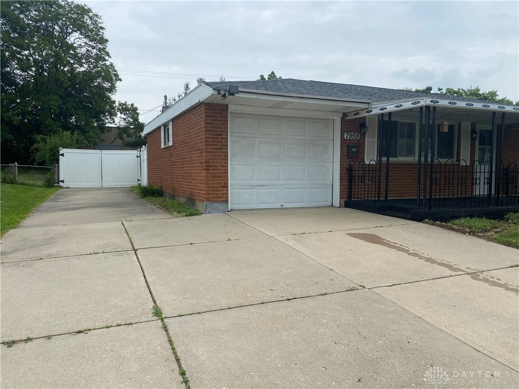 7959 Blackshear Drive, Dayton, Ohio image 2