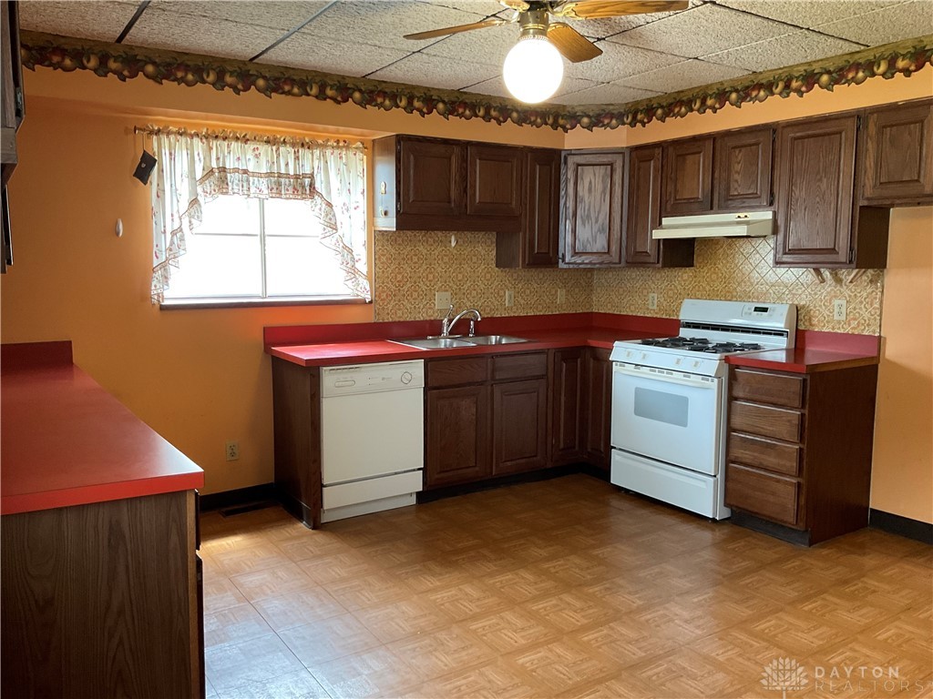 209 W Dow Street, Tipp City, Ohio image 6