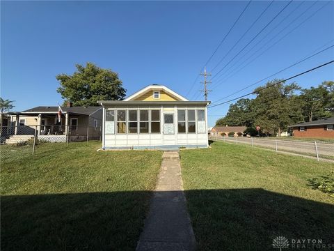 Tiny photo for 1901 Brentwood Street, Middletown, OH 45044 (MLS # 945344)