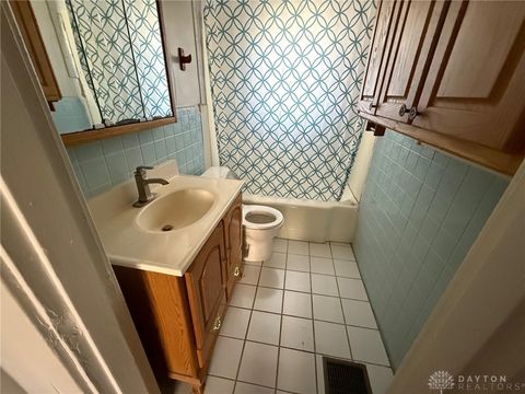 Tiny photo for 1901 Brentwood Street, Middletown, OH 45044 (MLS # 945344)