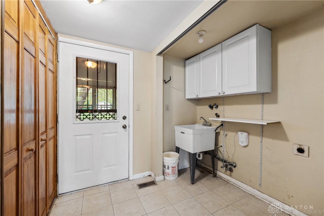 3189 Claydor Drive, Beavercreek, Ohio image 9