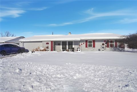 Photo of 5894 Jassamine Drive, Dayton, OH 45449 (MLS # 951473)