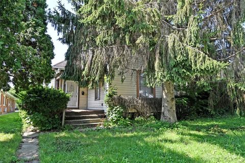 Photo of 2712 Hoover Avenue, Dayton, OH 45402 (MLS # 939778)