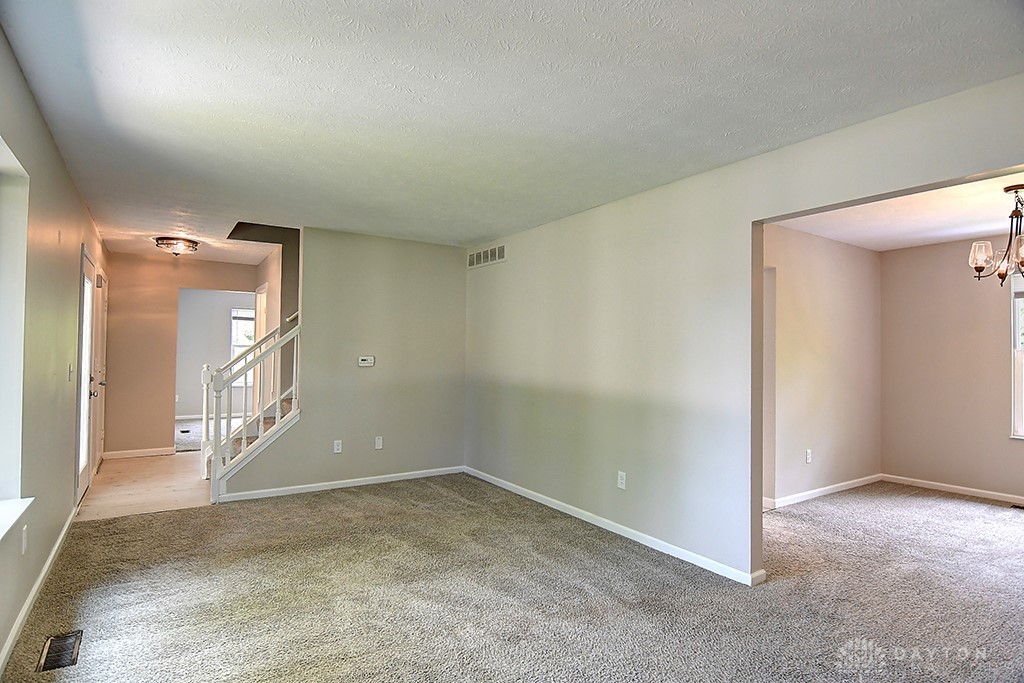 510 Royal Springs Drive, Springboro, Ohio image 6