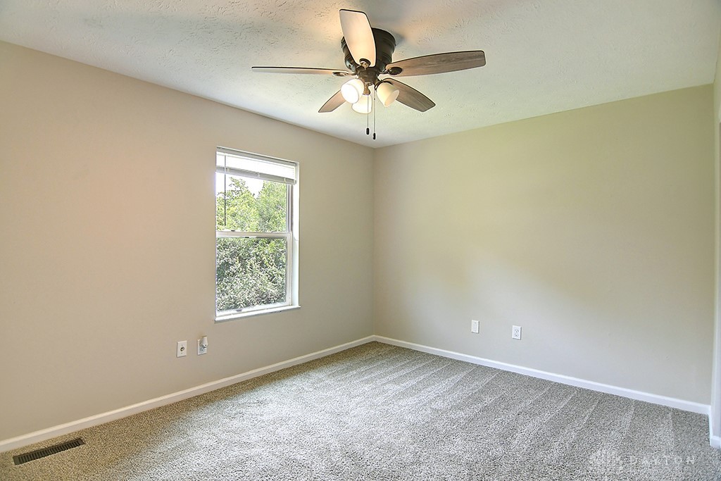 510 Royal Springs Drive, Springboro, Ohio image 20