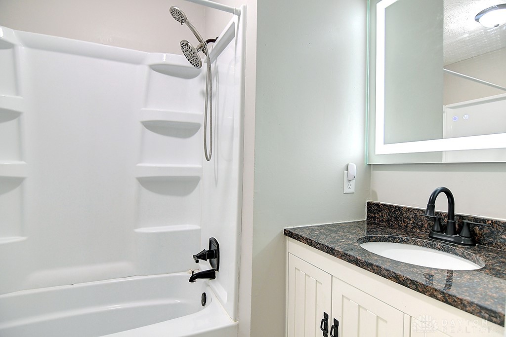 510 Royal Springs Drive, Springboro, Ohio image 24