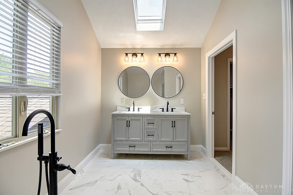 510 Royal Springs Drive, Springboro, Ohio image 32