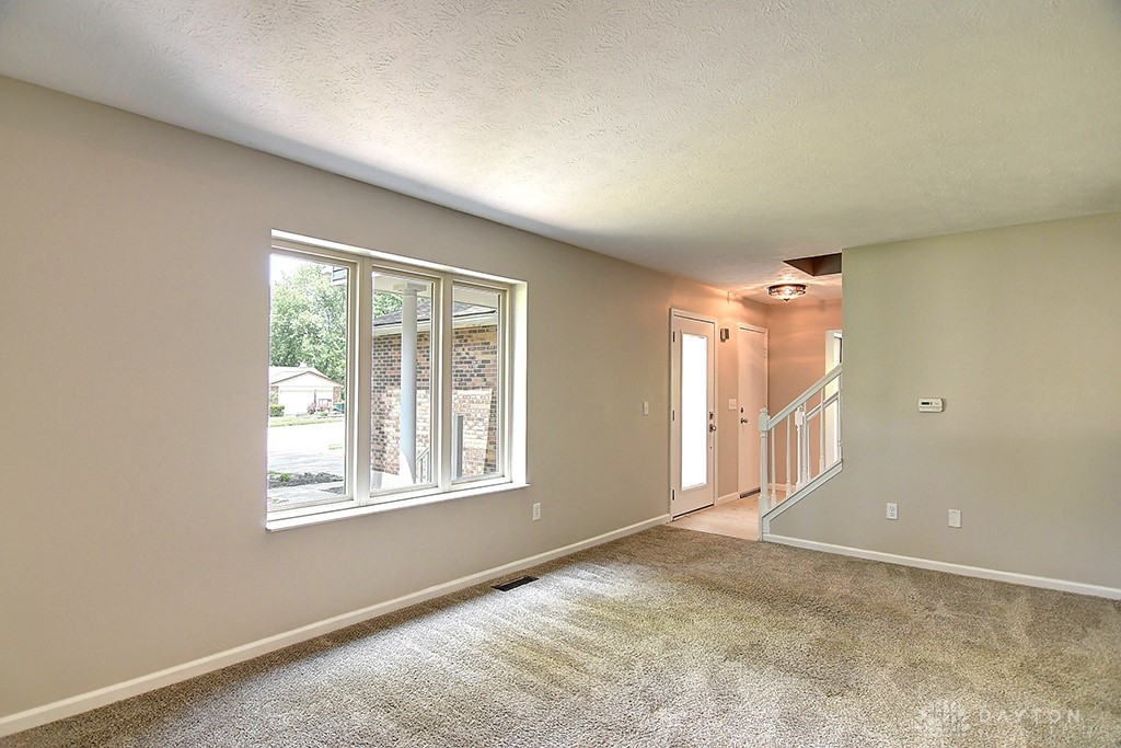 510 Royal Springs Drive, Springboro, Ohio image 7