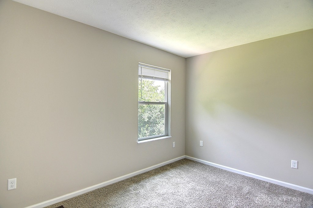 510 Royal Springs Drive, Springboro, Ohio image 18