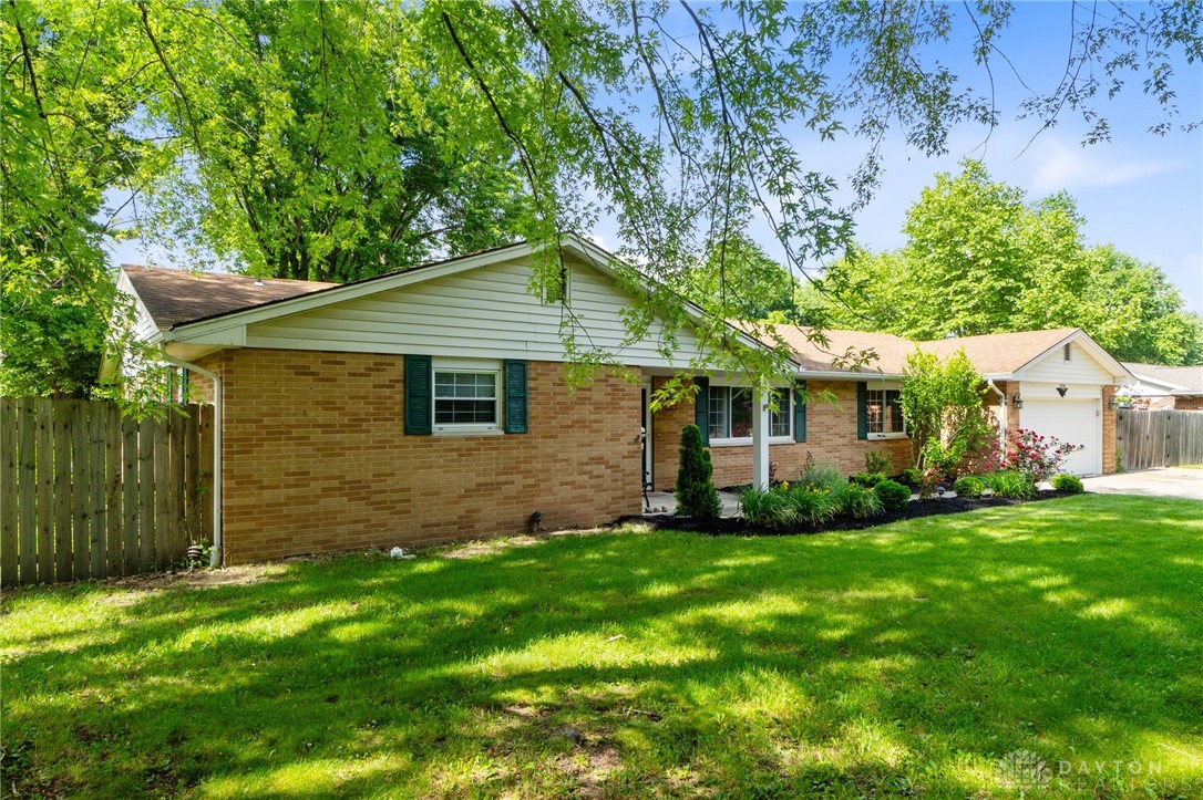 3154 Creekside Drive, Beavercreek, Ohio image 3
