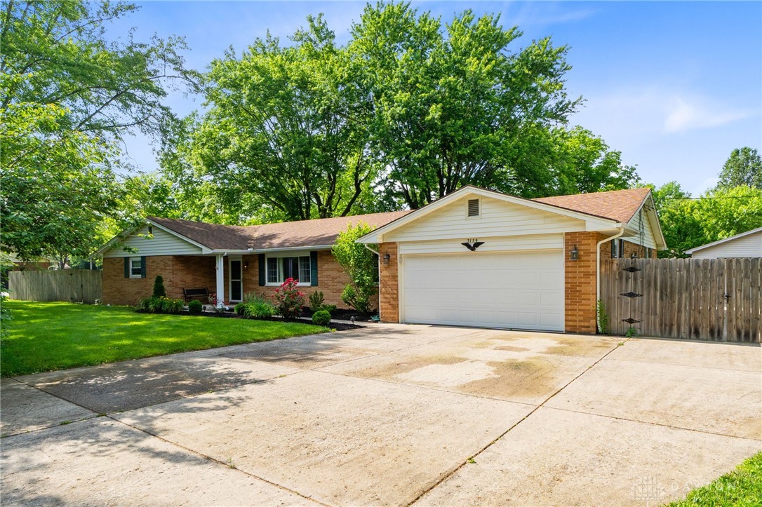 3154 Creekside Drive, Beavercreek, Ohio image 1