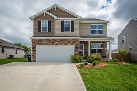 Photo of 1425 Hawkshead Street, Xenia, OH 45385 (MLS # 957889)