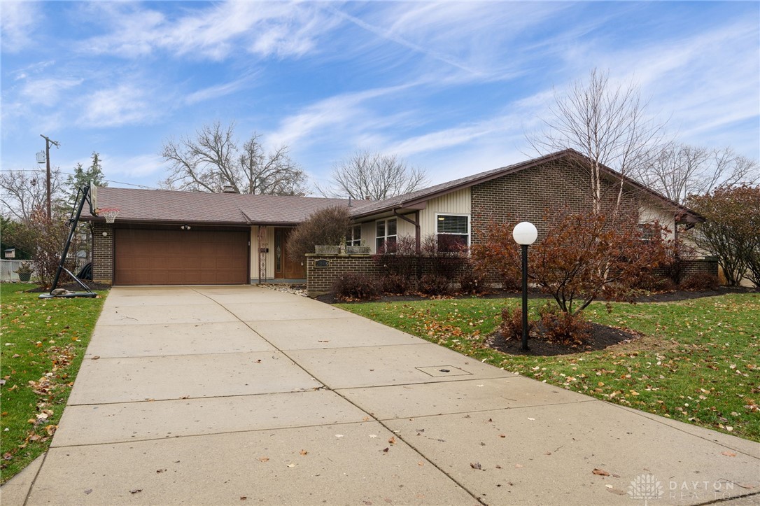 2309 Pondview Drive, Kettering, Ohio image 1