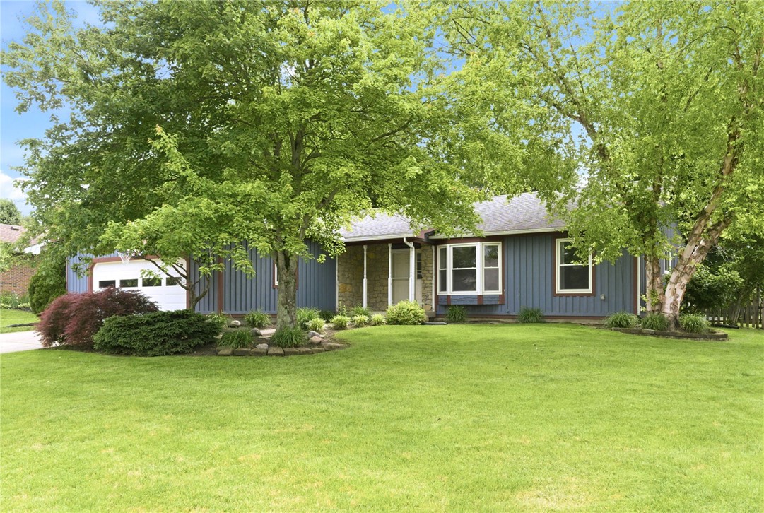 104 W Ellis Drive