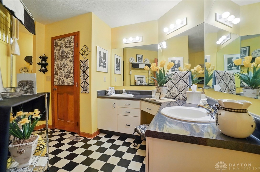3883 Maplegrove Lane, Beavercreek, Ohio image 41