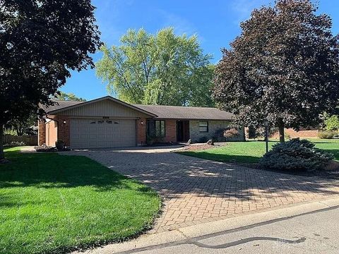 Photo of 892 Hyde Park Drive, Dayton, OH 45429 (MLS # 949981)