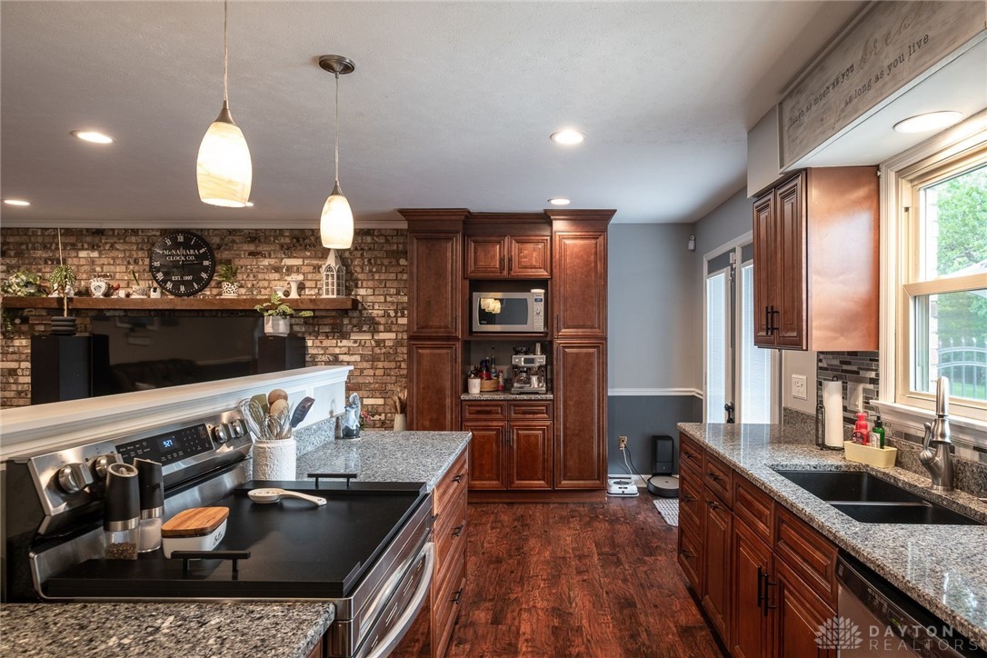 2155 Shenandoah Drive, Troy, Ohio image 2