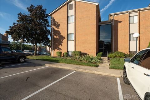 Photo of 1104 Arrowhead Crossing #B, Dayton, OH 45449 (MLS # 945064)