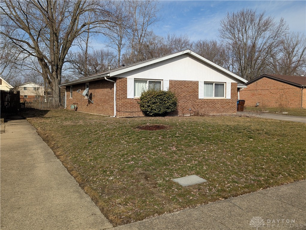 5317 Wakefield Drive, Fairborn, Ohio image 2