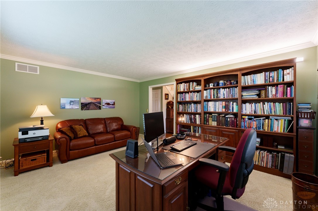 1150 Cloverdale Drive, Troy, Ohio image 6