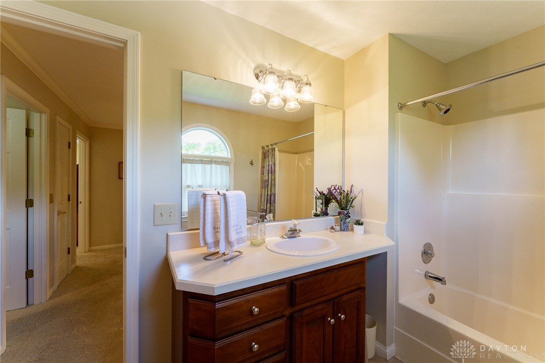 1150 Cloverdale Drive, Troy, Ohio image 16