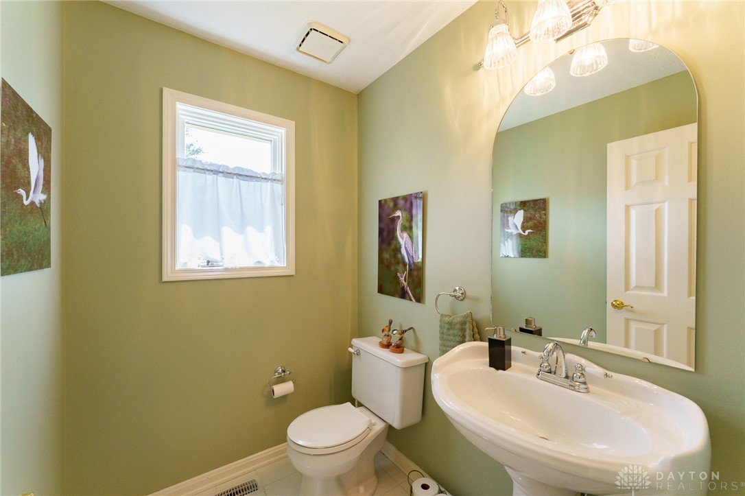 1150 Cloverdale Drive, Troy, Ohio image 12