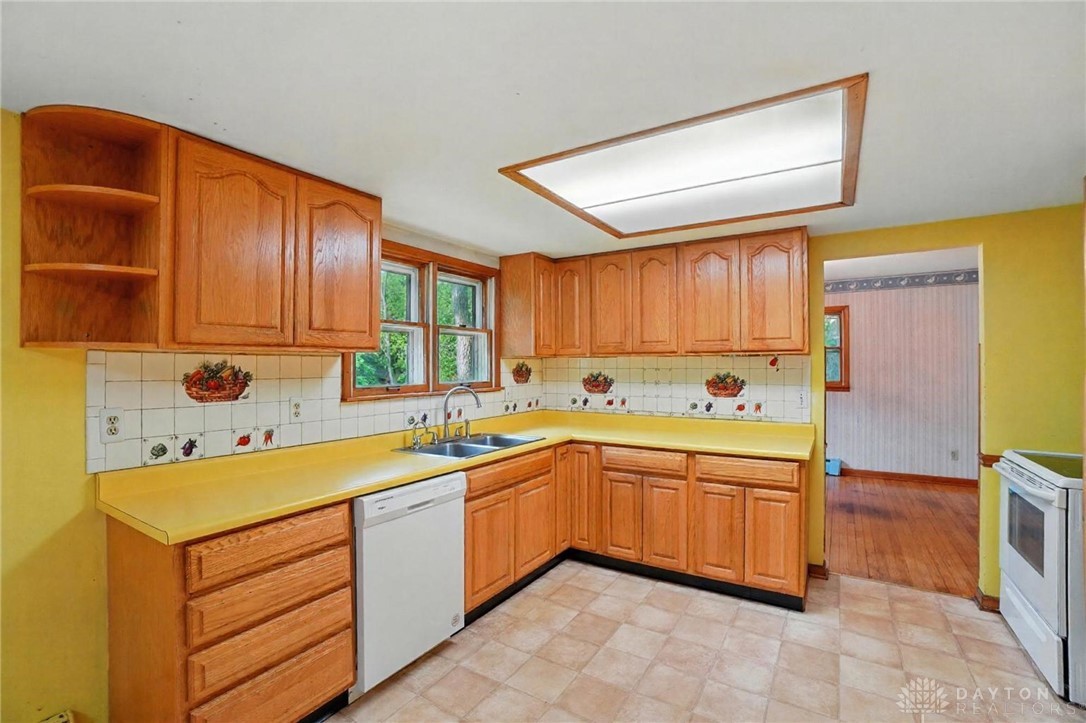 8020 E New Carlisle Road, New Carlisle, Ohio image 13