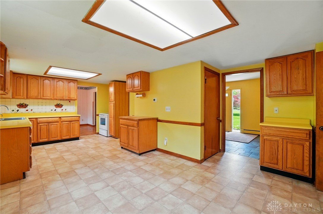 8020 E New Carlisle Road, New Carlisle, Ohio image 17