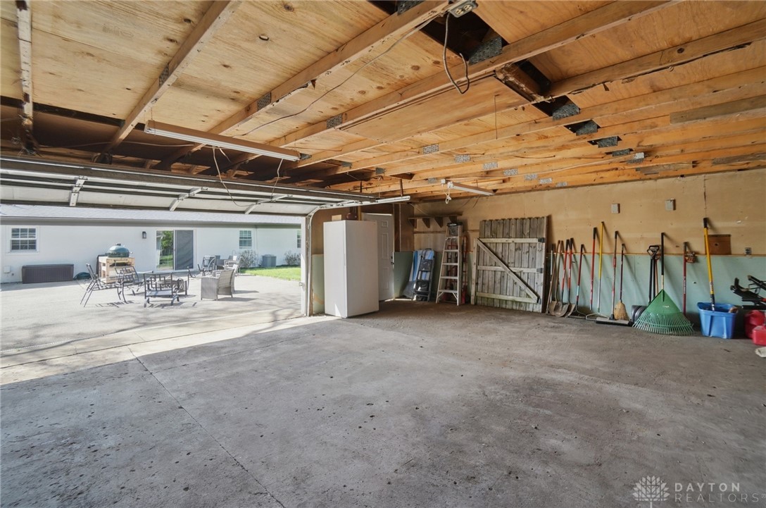 2110 S Lakeman Drive, Bellbrook, Ohio image 35