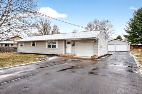 Photo of 212 Robert Lane, Xenia, OH 45385 (MLS # 953265)