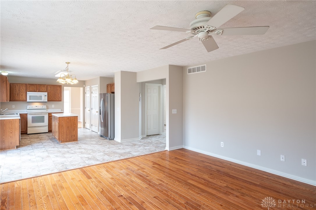 Huber Heights, Ohio 45424, United States, 4 Bedrooms Bedrooms, ,3 BathroomsBathrooms,Residential,Active,98746