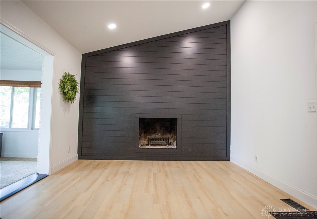 Xenia, Ohio 45385, United States, 4 Bedrooms Bedrooms, ,3 BathroomsBathrooms,Residential,Pending,171970