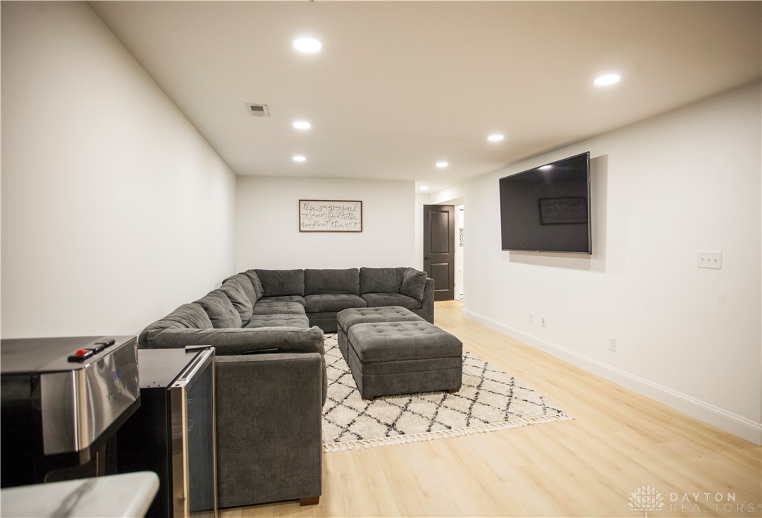 Xenia, Ohio 45385, United States, 4 Bedrooms Bedrooms, ,3 BathroomsBathrooms,Residential,Pending,171970