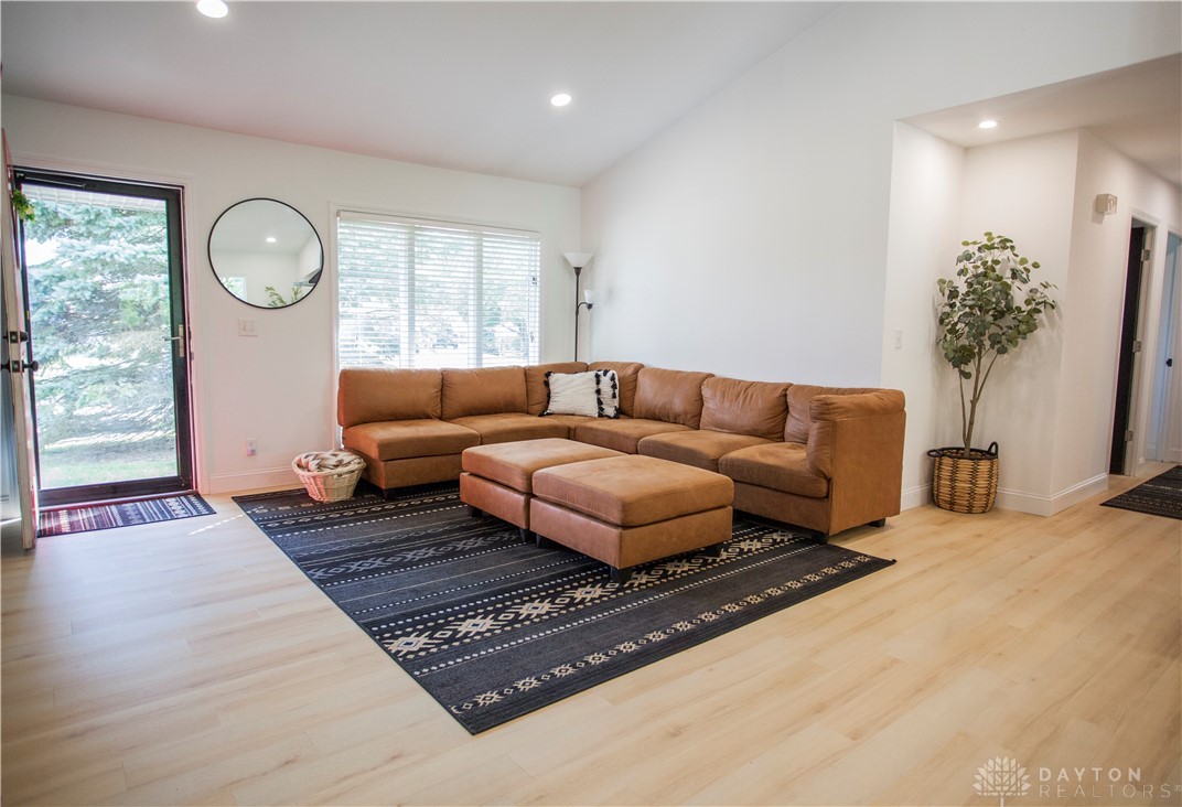 Xenia, Ohio 45385, United States, 4 Bedrooms Bedrooms, ,3 BathroomsBathrooms,Residential,Pending,171970