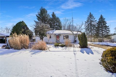 Photo of 5711 Fairview Drive, Franklin, OH 45005 (MLS # 952768)