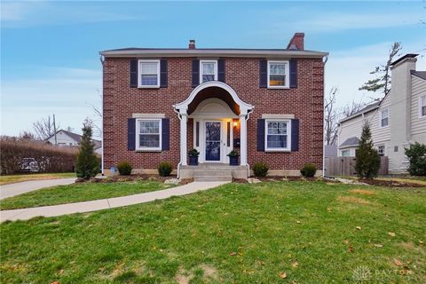 Photo of 525 Woodview Drive, Oakwood, OH 45419 (MLS # 950252)