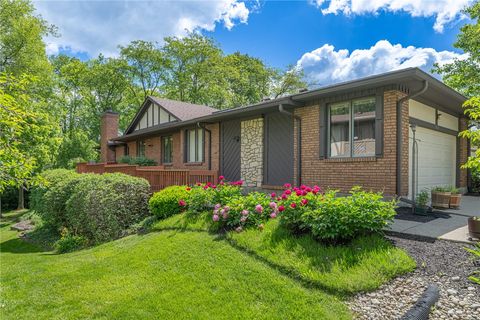 Photo of 7060 Fallen Oak Trace, Centerville, OH 45459 (MLS # 959327)
