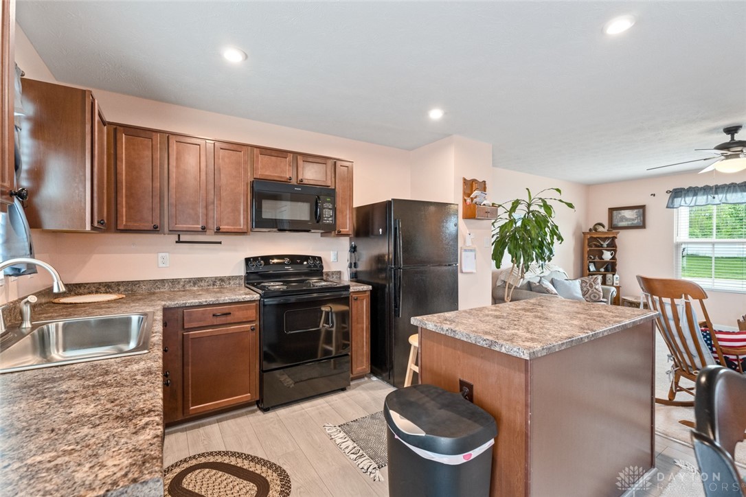 1194 Lisa Marie Drive, Xenia, Ohio image 4