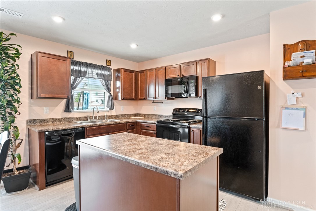 1194 Lisa Marie Drive, Xenia, Ohio image 5