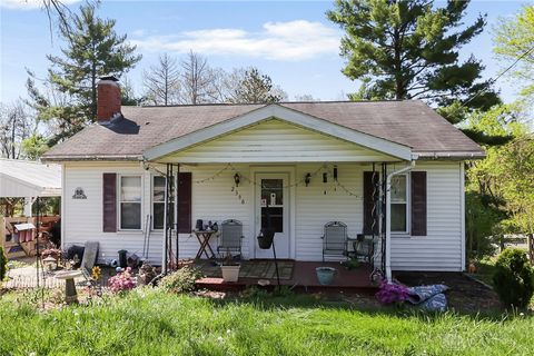 Photo of 2390 Ridge Road, Zanesville, OH 43701 (MLS # 957418)