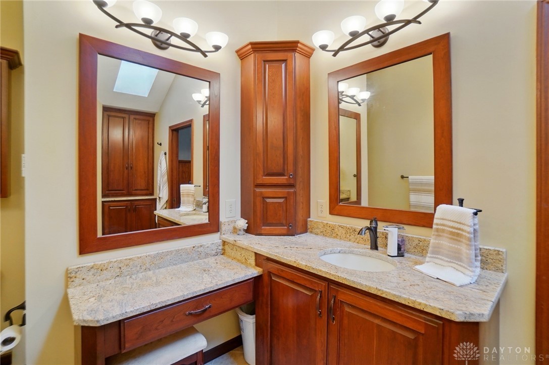2152 Hidden Woods Boulevard, Beavercreek, Ohio image 30