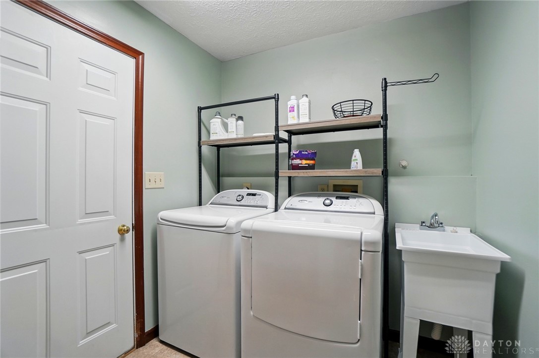 2152 Hidden Woods Boulevard, Beavercreek, Ohio image 22
