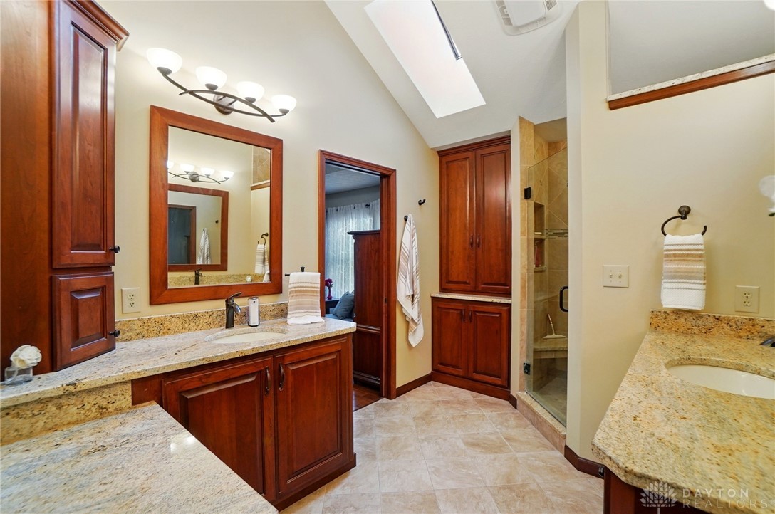2152 Hidden Woods Boulevard, Beavercreek, Ohio image 32